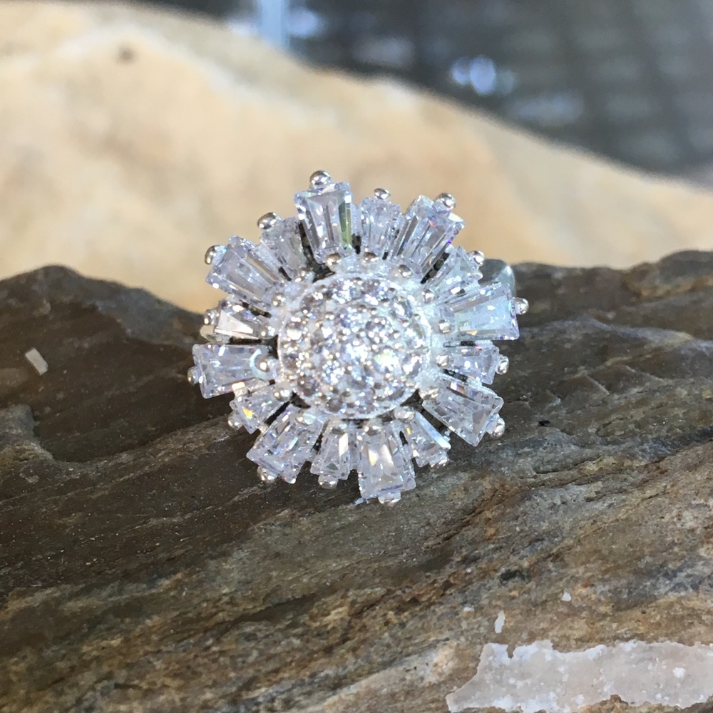 NEW faceted white topaz cocktail ring - Picture 4 of 7